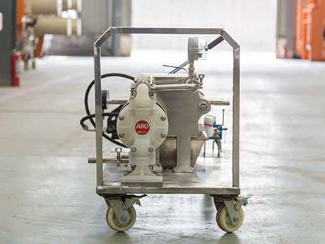 Pompe hydraulique de filtre-presse de membrane de plat et de cadre sur la presse hydraulique de boue de chariot